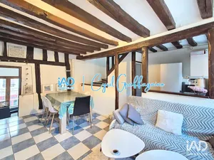 Building in VILLENEUVE-LA-GUYARD (89340)