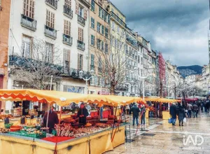 Commercial in TOULON (83000)