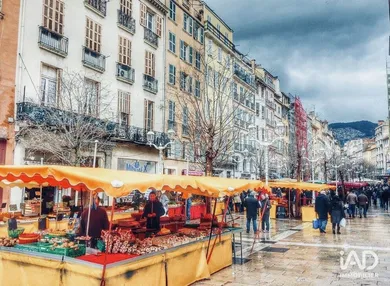 Commercial in TOULON (83000)