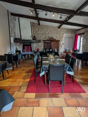 Hotel restaurant in SAINT-AIGULIN (17360)