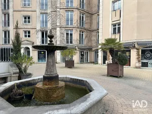 Commercial in L'ISLE-SUR-LA-SORGUE (84800)