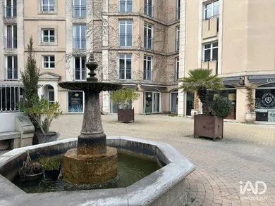 Commercial in L'ISLE-SUR-LA-SORGUE (84800)