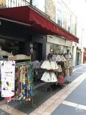 Commercial in APT (84400)