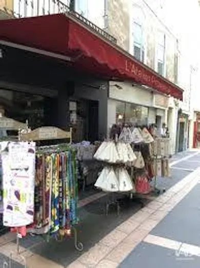 Commercial in APT (84400)