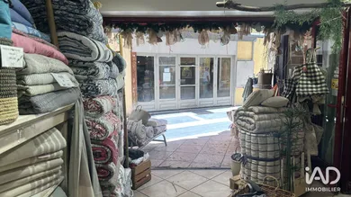 Commercial in APT (84400)