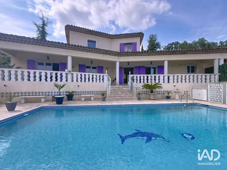 Maison 6 pièces 192 m² · à Saint-Paul-en-Forêt · 192 m² · 599 000 €