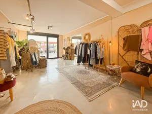 Boutique/Local commercial à SAINT-MAXIMIN-LA-SAINTE-BAUME (83470)