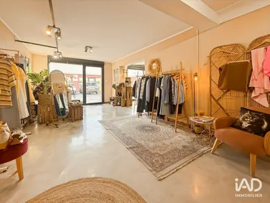 Boutique/Local commercial à SAINT-MAXIMIN-LA-SAINTE-BAUME (83470)