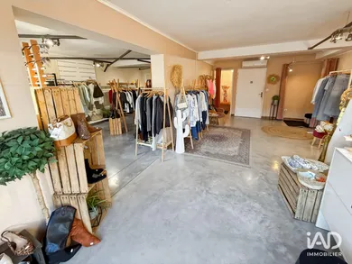 Boutique/Local commercial à SAINT-MAXIMIN-LA-SAINTE-BAUME (83470)