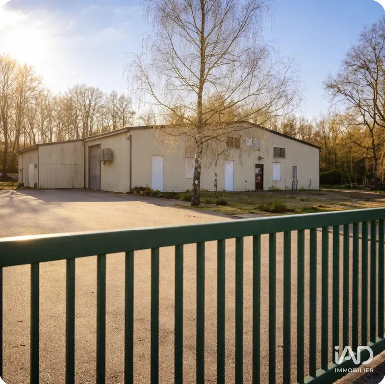 Local commercial 570 m² · à Fontenay-sur-Loing · 570 m² · 730 000 €