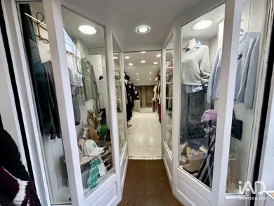 Commercial in SANARY-SUR-MER (83110)