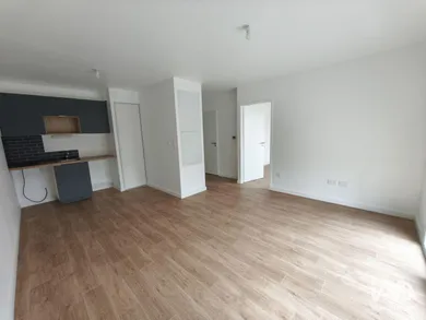 Apartment in LAVAL (53000)