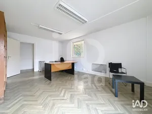 Office in VAUX-LE-PÉNIL (77000)