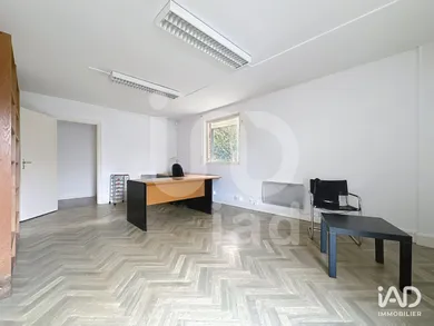 Bureaux à VAUX-LE-PÉNIL (77000)