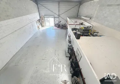 Business asset in ENTRAIGUES-SUR-LA-SORGUE (84320)