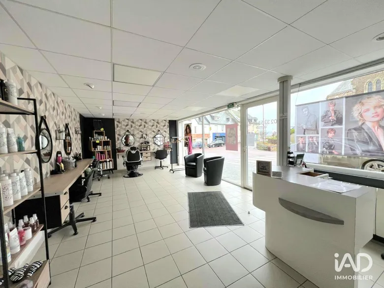 Local commercial 70 m² · à Condé-sur-Vire · 70 m² · 48 400 €