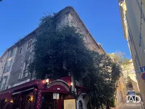 Building in HYÈRES (83400)