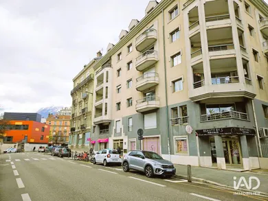 Commercial walls in GRENOBLE (38000)