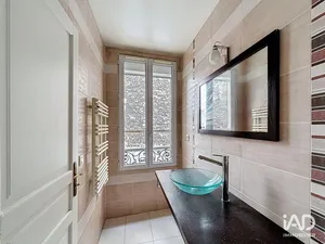 Appartement à PARIS (75116)