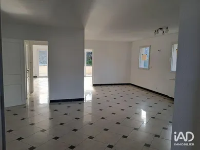 Boutique/Local commercial à DIVONNE-LES-BAINS (01220)