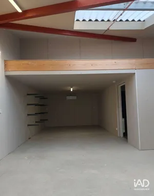 Warehouse in URT (64240)