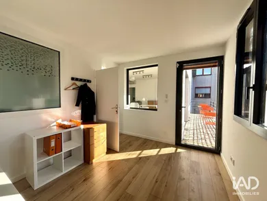 Office in CHAMPAGNE-AU-MONT-D'OR (69410)