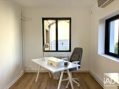Office in CHAMPAGNE-AU-MONT-D'OR (69410)
