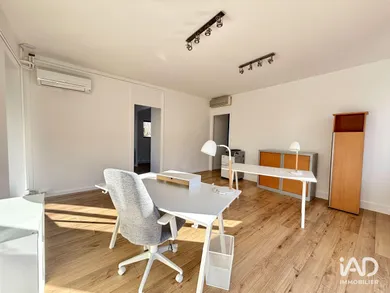 Office in CHAMPAGNE-AU-MONT-D'OR (69410)
