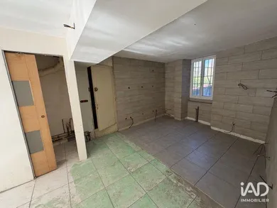 Commercial in SAINT-FARGEAU-PONTHIERRY (77310)