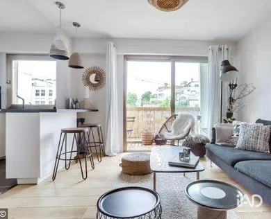 Appartement à LA ROCHELLE (17000)