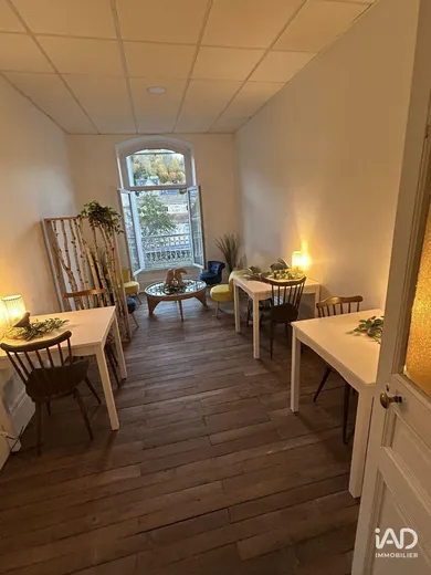 Commercial in ROCHEFORT-MONTAGNE (63210)