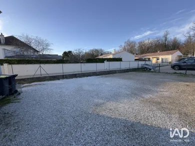 Commercial in SOYAUX (16800)