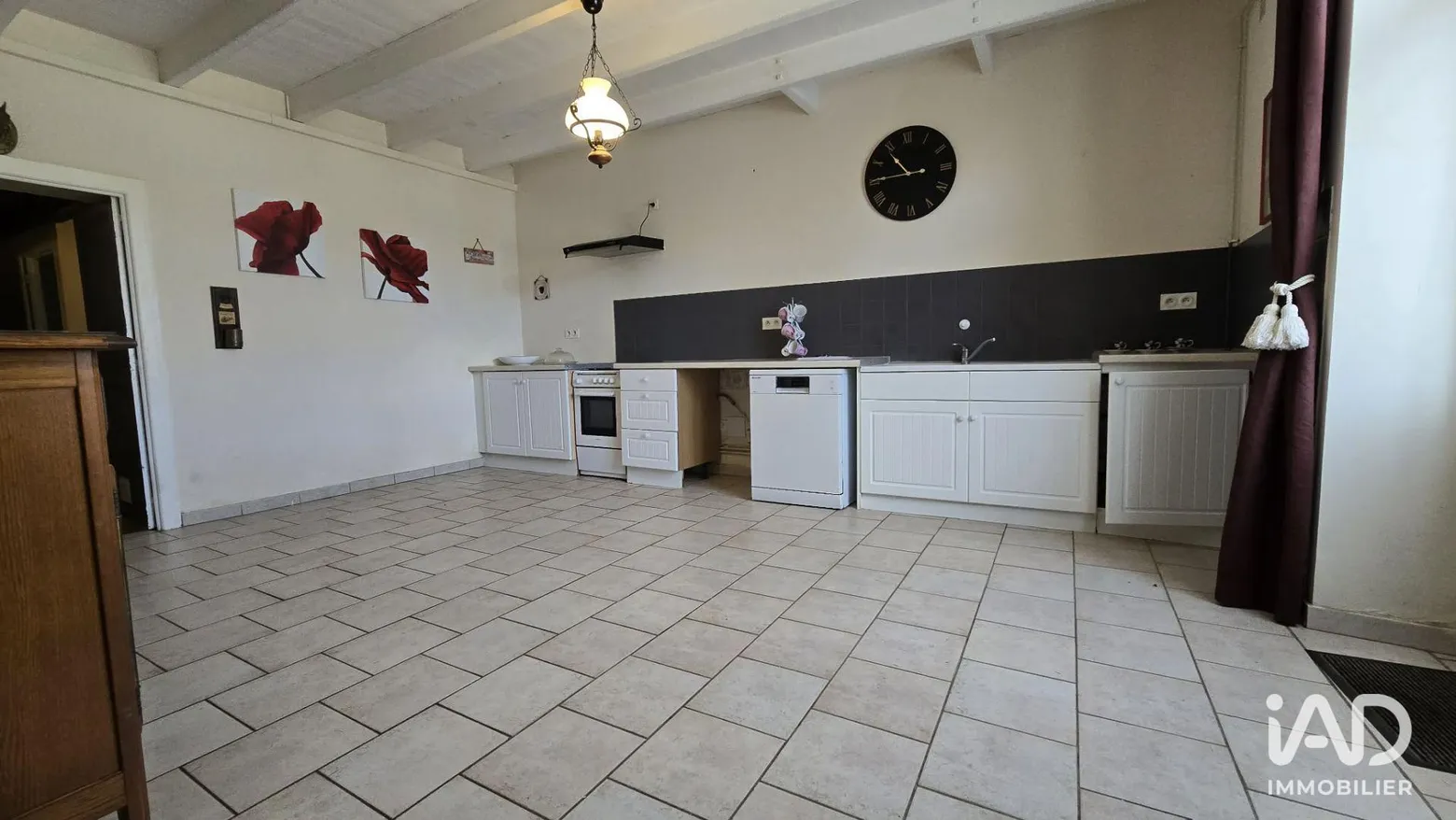 Vente maison à CHAMPNIERS (86400) : maison 4 pièces 150 m² — 2