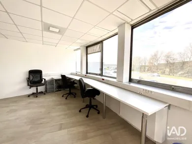 Commercial walls in MIRIBEL (01700)