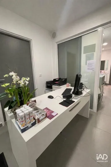 Commercial walls in LAMORLAYE (60260)