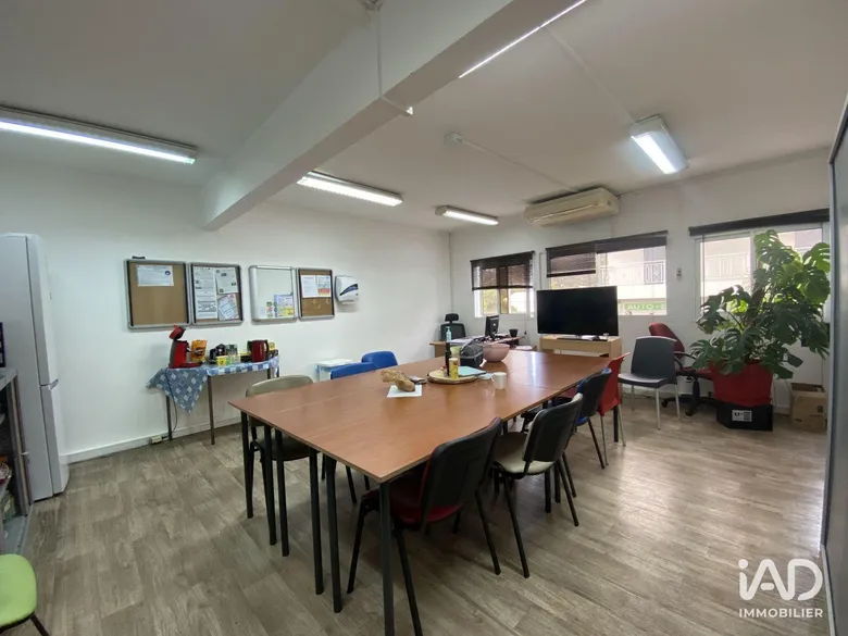 Local commercial 202 m² · à La Possession · 202 m² · 463 250 €