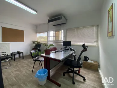 Commercial walls in LA POSSESSION (97419)