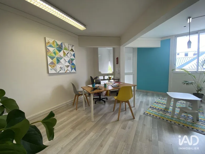 Local commercial 105 m² · à La Possession · 105 m² · 245 250 €