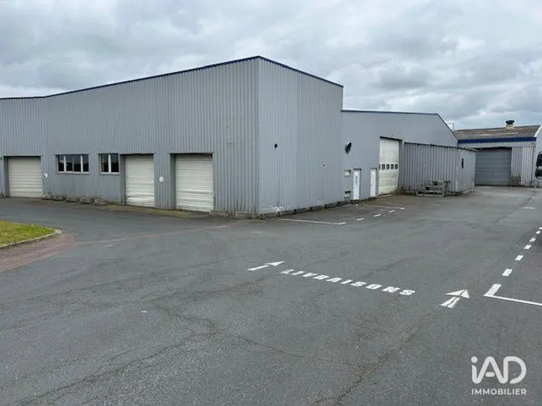 Local commercial 200 m² · à Carpiquet · 200 m² · 547 000 €