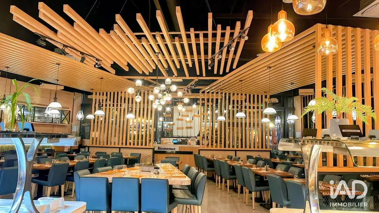 Restaurant à LE PONTET (84130) · 450 m² · 450 000 €