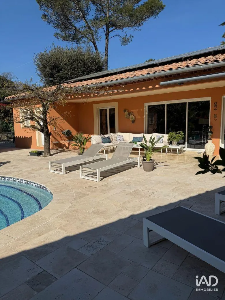 Maison 7 pièces 200 m² · à Flassans-sur-Issole · 200 m² · 850 000 €