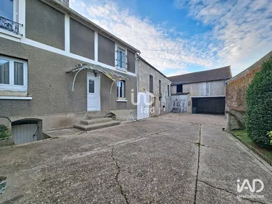 Farm in MÉZIÈRES-SUR-SEINE (78970)