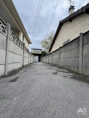 Commercial walls in AULNAY-SOUS-BOIS (93600)