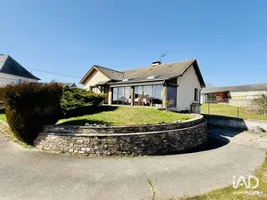 House in QUINS (12800)