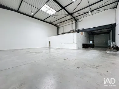 Business asset in CROIX (59170)