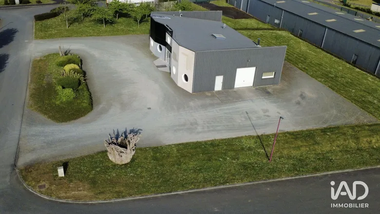 Local commercial 394 m² · à Moyon Villages · 394 m² · 274 000 €