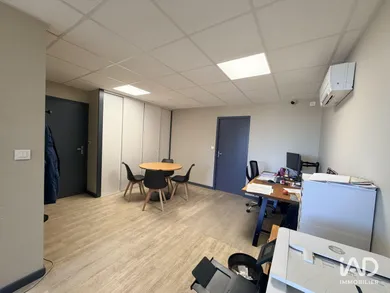 Office in SAINT-RESTITUT (26130)