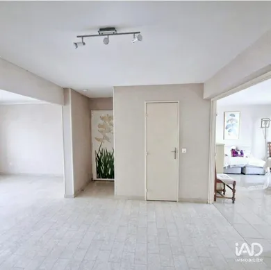 Apartment in PARIS (75019)