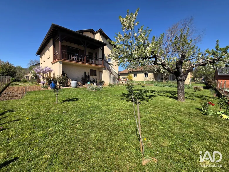 Maison 5 pièces 151 m² · à Saint-Christophe-Vallon · 151 m² · 137 000 €