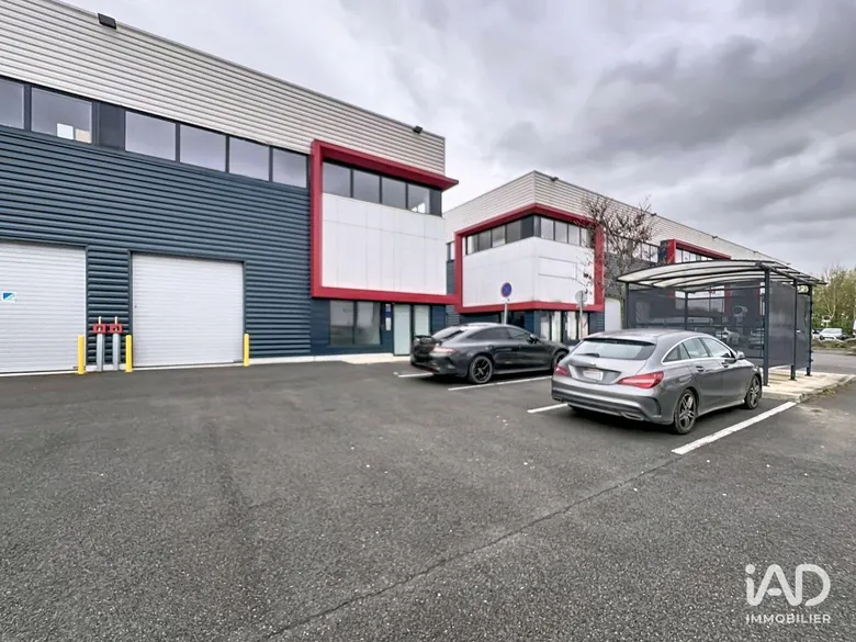 Local commercial 270 m² · à Chanteloup-en-Brie · 270 m² · 4 150 €/mois